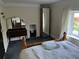 Peaceful Riverside Cottage in Machen, Caerphilly