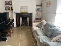 Peaceful Riverside Cottage in Machen, Caerphilly