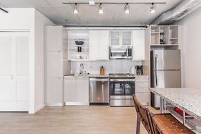 Sleek DT Cleveland Apt at City Club