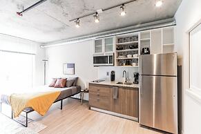 Sleek DT Cleveland Apt at City Club