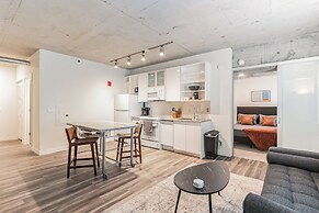 Sleek DT Cleveland Apt at City Club