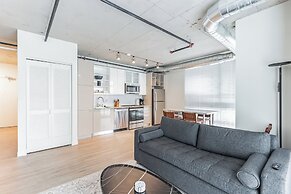 Sleek DT Cleveland Apt at City Club