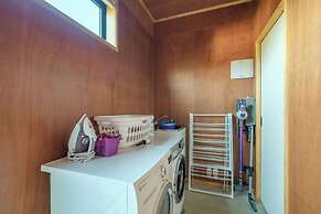 Waiata Beach House - Onetangi Beach