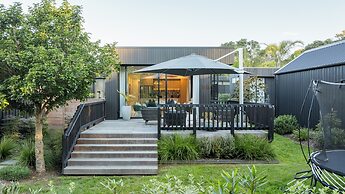 Waiata Beach House - Onetangi Beach