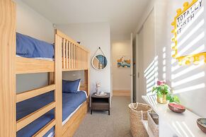 Waiata Beach House - Onetangi Beach