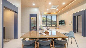 Yeosu Kinolkids Poolvilla