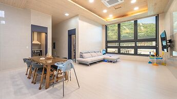 Yeosu Kinolkids Poolvilla