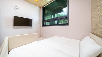 Yeosu Kinolkids Poolvilla