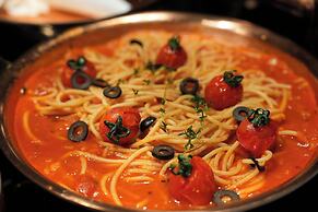 Intercontinental Xiangyang by IHG