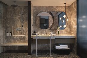 Intercontinental Xiangyang by IHG