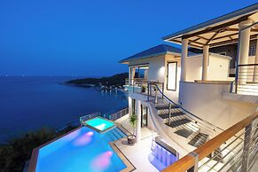 Villa Azure with Infinity Pool