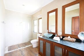 Villa Azure with Infinity Pool