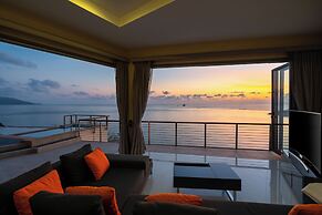 Villa Azure with Infinity Pool