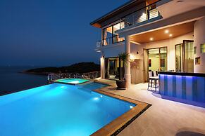 Villa Azure with Infinity Pool