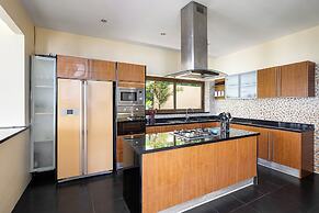 Villa Azure with Infinity Pool