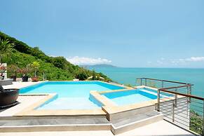 Villa Azure with Infinity Pool