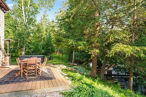Firefly Lodge! Boardman River! Hot Tub! Woodstove!