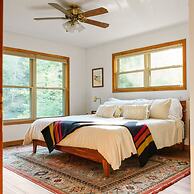 Firefly Lodge! Boardman River! Hot Tub! Woodstove!