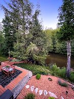 Firefly Lodge! Boardman River! Hot Tub! Woodstove!