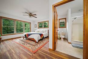 Firefly Lodge! Boardman River! Hot Tub! Woodstove!