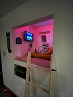 Firefly Lodge! Boardman River! Hot Tub! Woodstove!