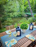 Firefly Lodge! Boardman River! Hot Tub! Woodstove!