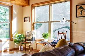 Firefly Lodge! Boardman River! Hot Tub! Woodstove!