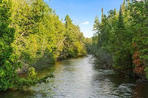 Firefly Lodge! Boardman River! Hot Tub! Woodstove!