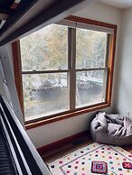 Firefly Lodge! Boardman River! Hot Tub! Woodstove!