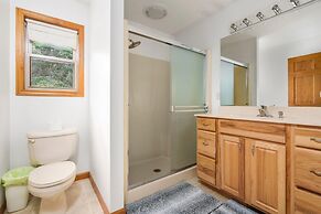 Firefly Lodge! Boardman River! Hot Tub! Woodstove!