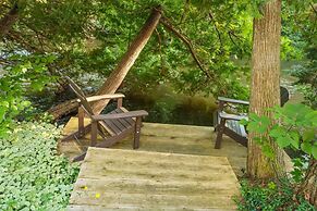 Firefly Lodge! Boardman River! Hot Tub! Woodstove!