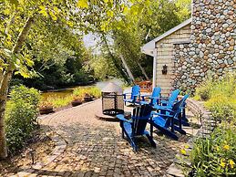 Boardman Monarch Upscale River Lodge HOT Tub!