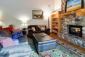 Boardman Monarch Upscale River Lodge HOT Tub!