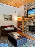 Boardman Monarch Upscale River Lodge HOT Tub!