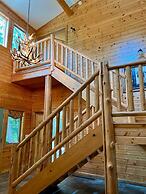 Boardman Monarch Upscale River Lodge HOT Tub!