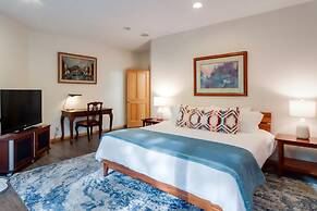 Boardman Monarch Upscale River Lodge HOT Tub!