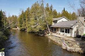 Boardman Monarch Upscale River Lodge HOT Tub!