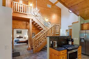 Boardman Monarch Upscale River Lodge HOT Tub!