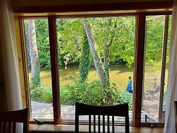 Boardman Monarch Upscale River Lodge HOT Tub!