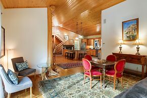 Boardman Monarch Upscale River Lodge HOT Tub!