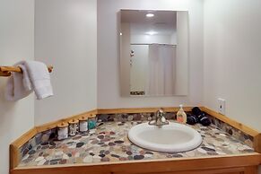 Boardman Monarch Upscale River Lodge HOT Tub!