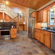 Boardman Monarch Upscale River Lodge HOT Tub!