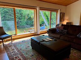 Boardman Monarch Upscale River Lodge HOT Tub!