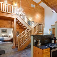 Boardman Monarch Upscale River Lodge HOT Tub!