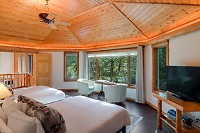 Boardman Monarch Upscale River Lodge HOT Tub!