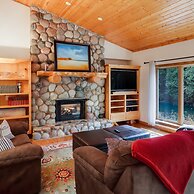 Boardman Monarch Upscale River Lodge HOT Tub!