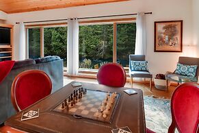 Boardman Monarch Upscale River Lodge HOT Tub!