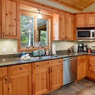 Boardman Monarch Upscale River Lodge HOT Tub!