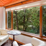 Boardman Monarch Upscale River Lodge HOT Tub!