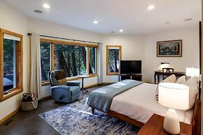 Boardman Monarch Upscale River Lodge HOT Tub!